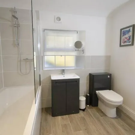 The Old Post Office, 度假居