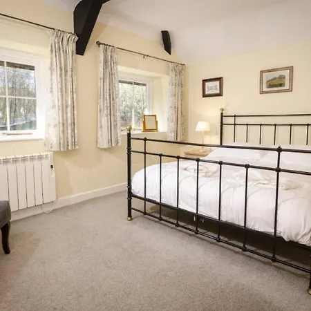 The Old Post Office, 度假居